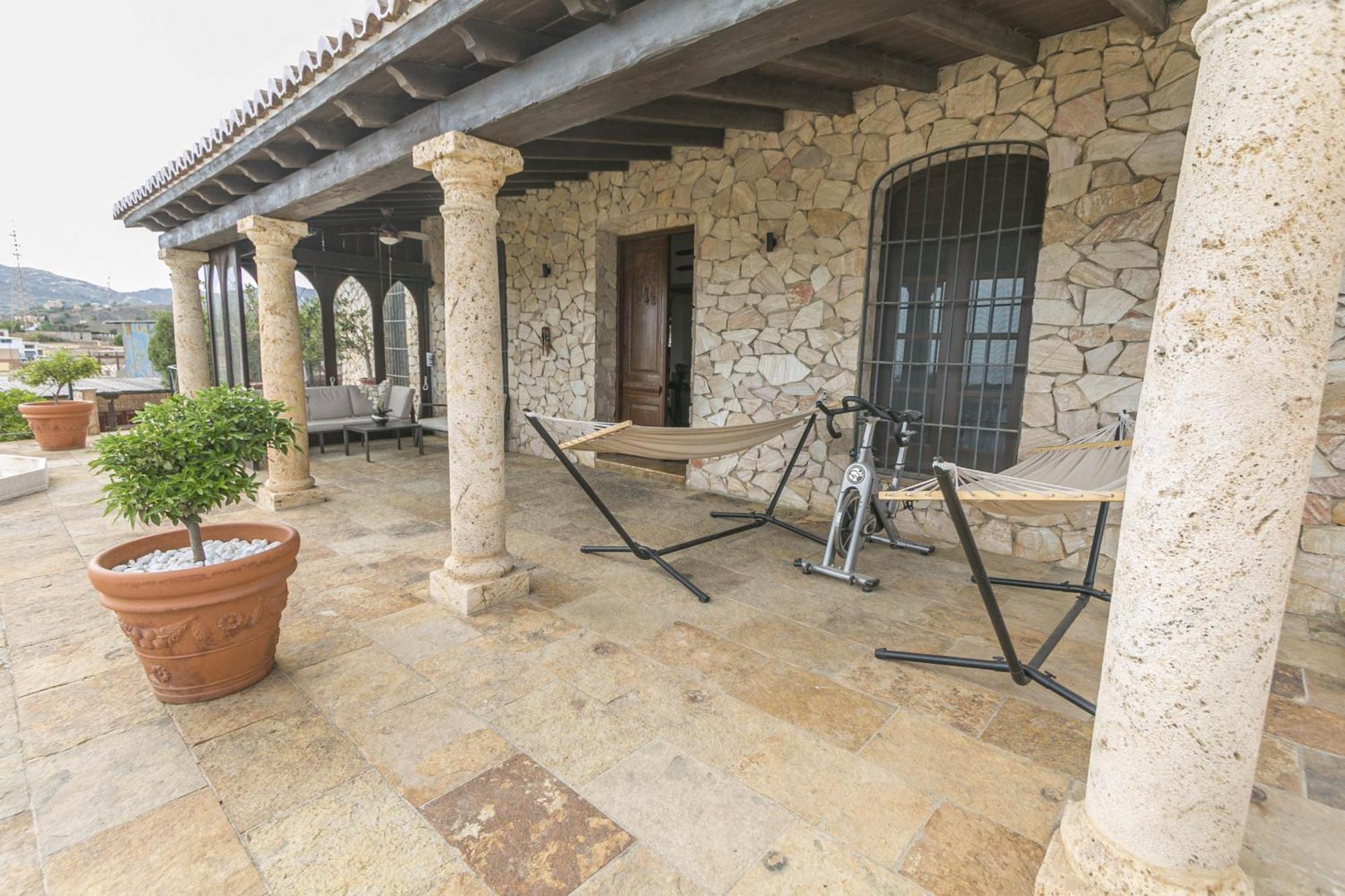 Canovas - Leones Villa